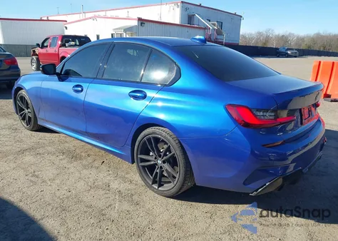 2022 BMW 330I xDrive z USA, uszkodzony, nr VIN 3MW5R7J00N8C28464